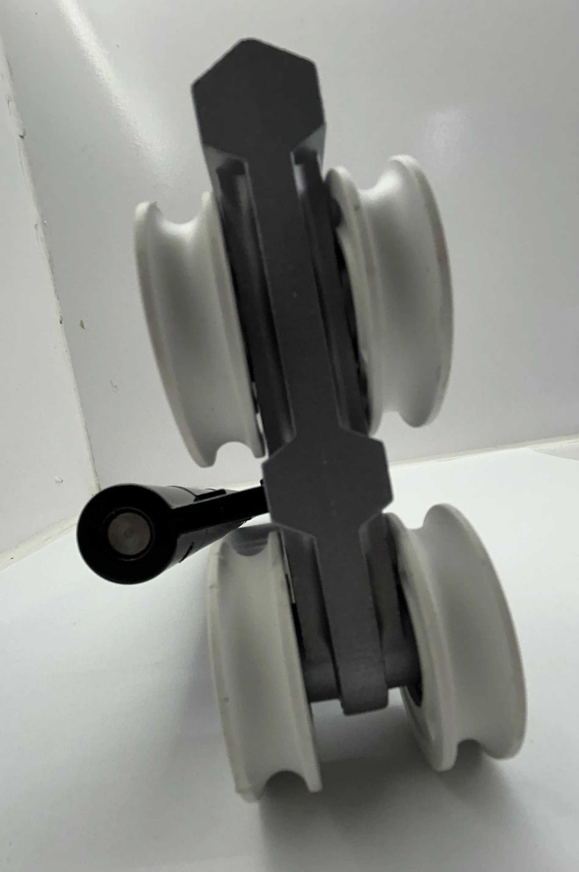 Kinlong Bifold hinge hanger - top mounted