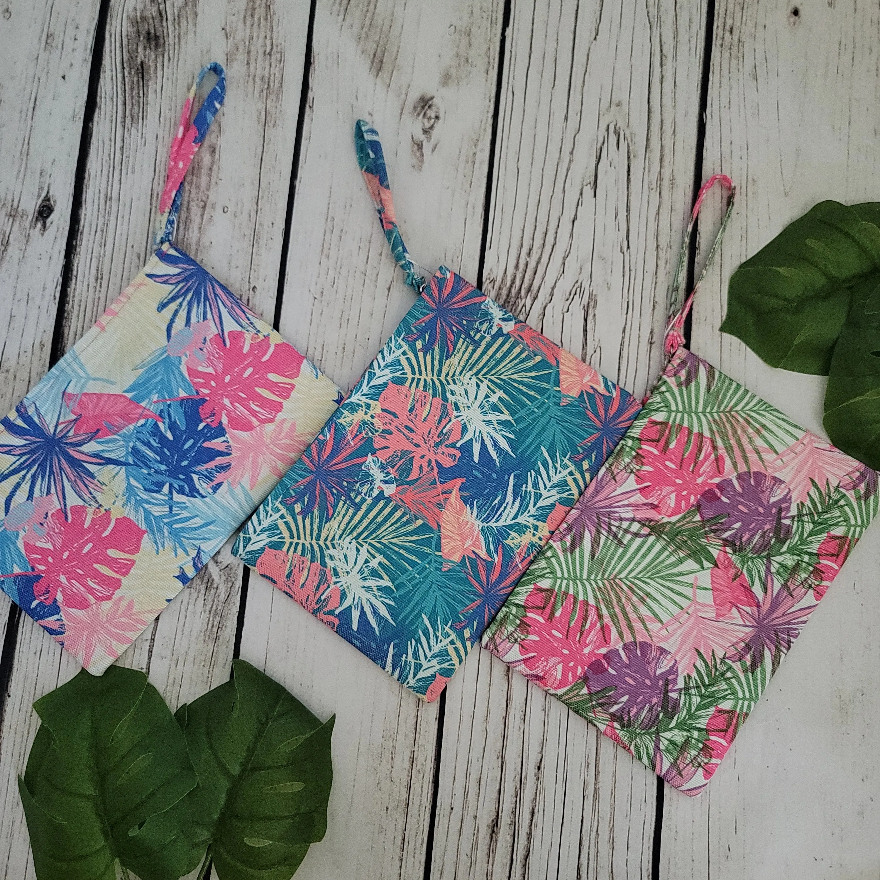 SUMMER CLUTCHES